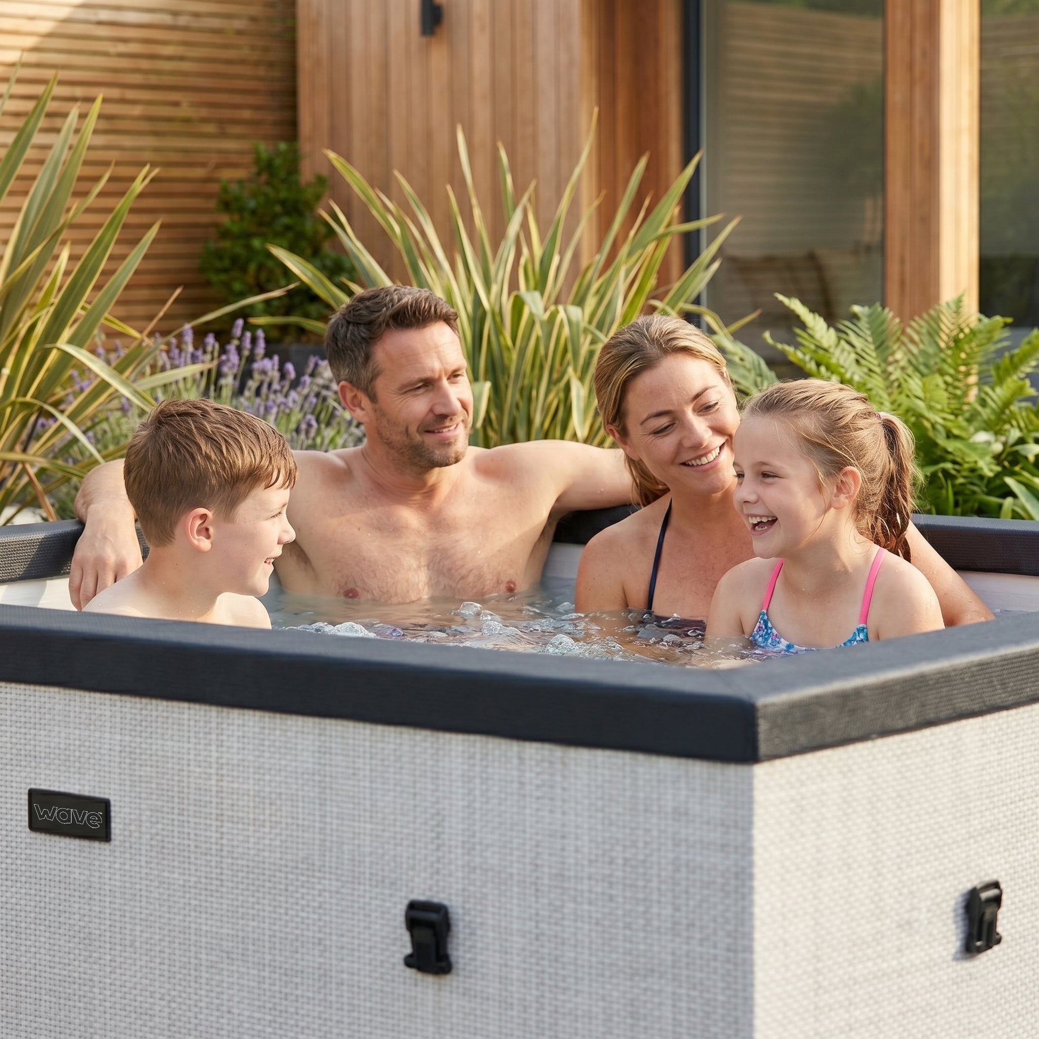 Garda | 4/6-Person Eco Foam Hot Tub | Built-In Integrated Heater