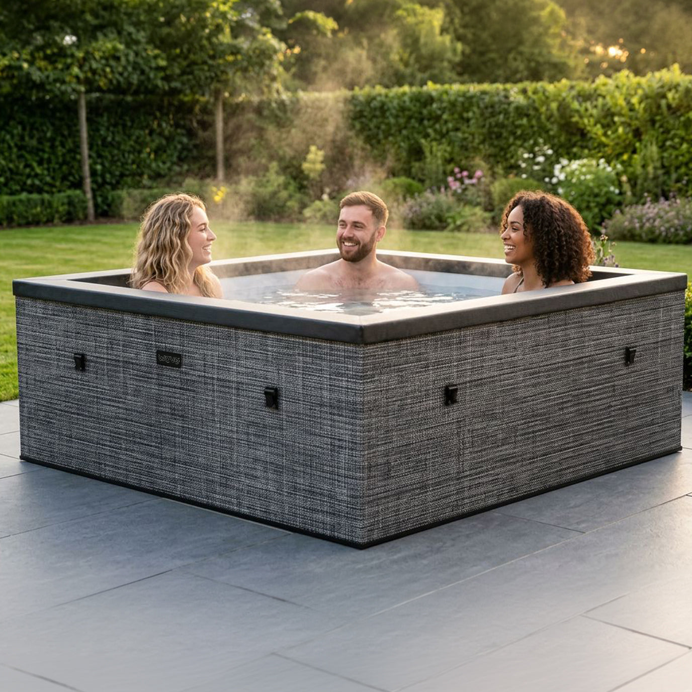 Garda | 4/6-Person Eco Foam Hot Tub | Built-In Integrated Heater